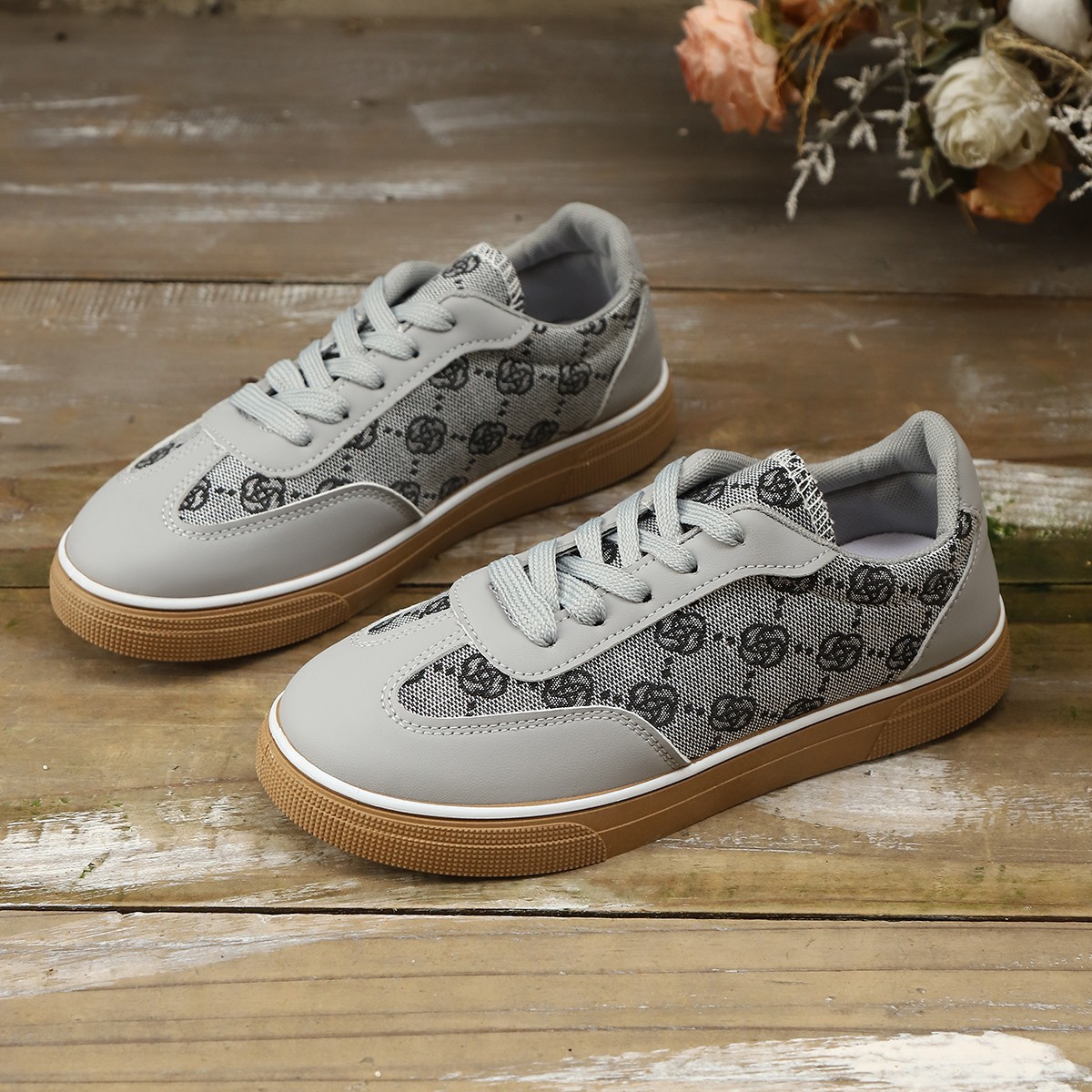 Free Shipping Casual Plus Size Women Shoes Size 36-42 New Simple Design Versatile Lace Up Low Top Flat Sole Sneakers