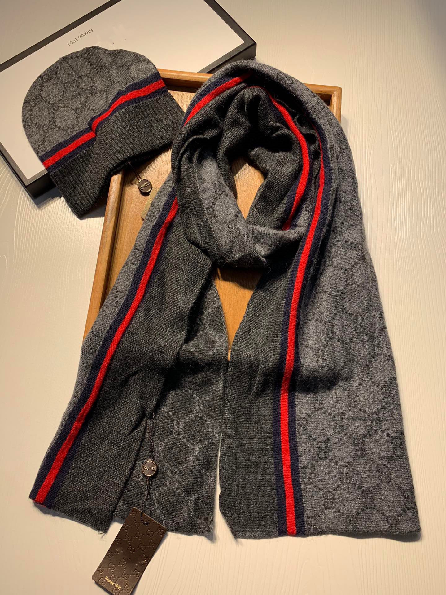 2025 New fashion designer hat and scarf set, luxurious men's winter scarf, branded scarf, satin plaid scarf, classic scarf set, women's scarf and hat set A08