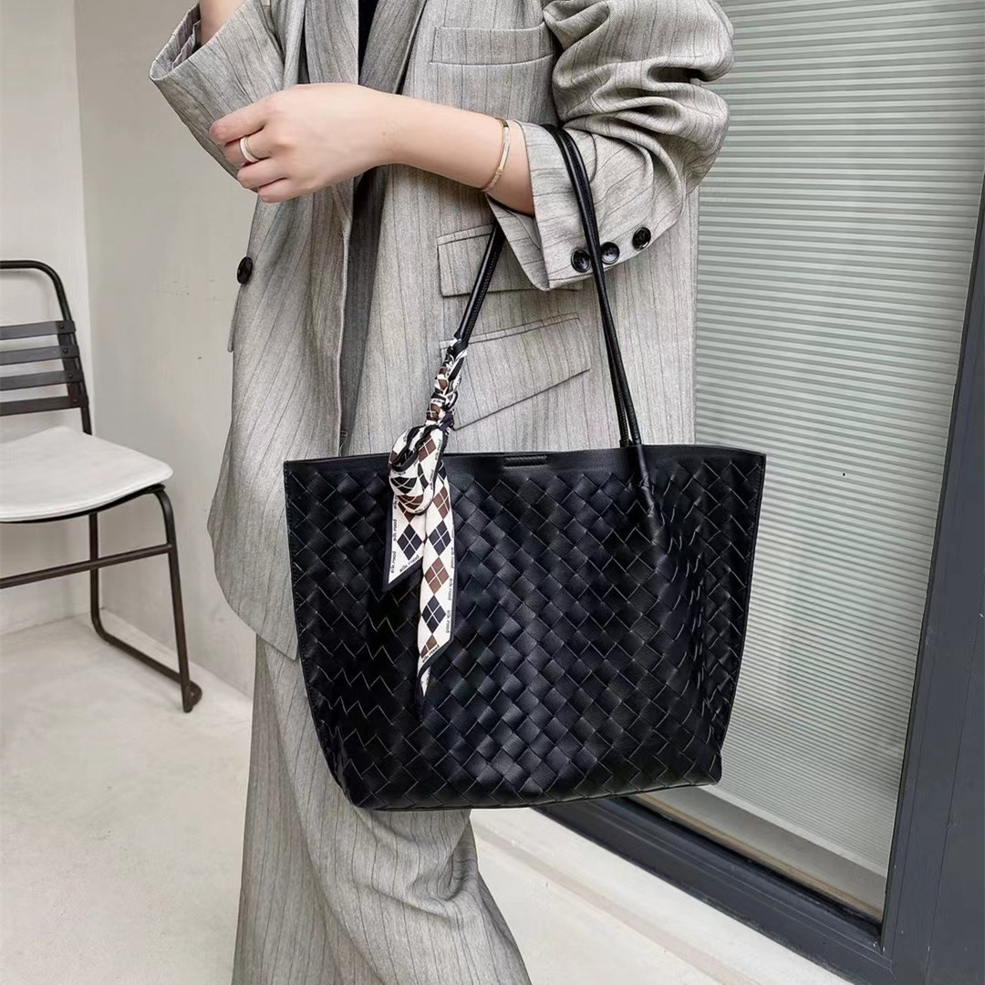 New Fashionable Women's Hand Woven Mother And Child Bag Free Shipping Designer Luxury Handbag Large Capacity Shoulder Bag Leisure Vacation Beach 