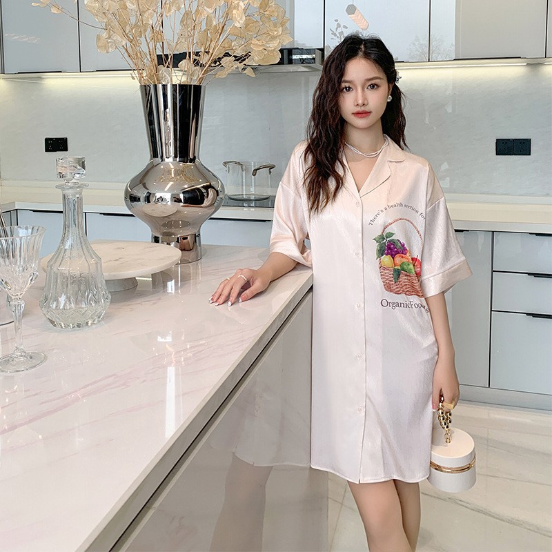 High - quality new style ice - silk turn - down collar cardigan for women's wear. Loose silk pajamas and home clothes for casual women.