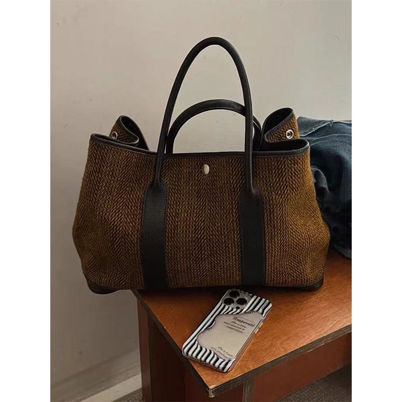 Designer 2025 New Women's Handbag Fashion and Elegant Wool Single Shoulder Handbag