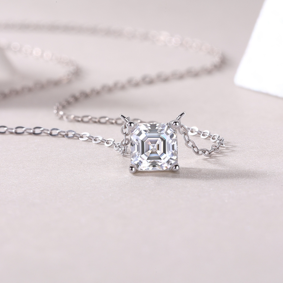Quadrilateral exaggerated necklace, electroplated 18K white gold, pure handcrafted platinum non-fading geometric pendant