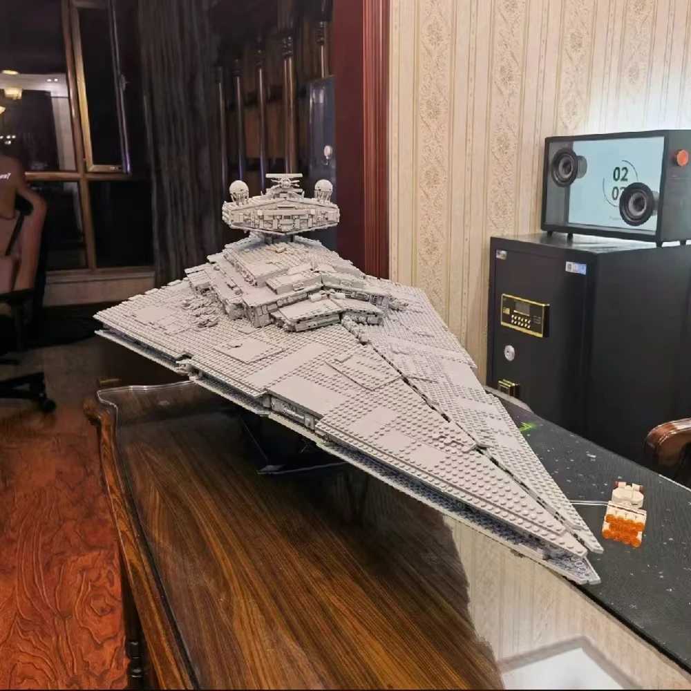 2025 New Empire Star Destroyer Building Blocks UCS Brick Toy Super Great Ultimate Weapon Spaceship Christmas Day Gift XJ250802