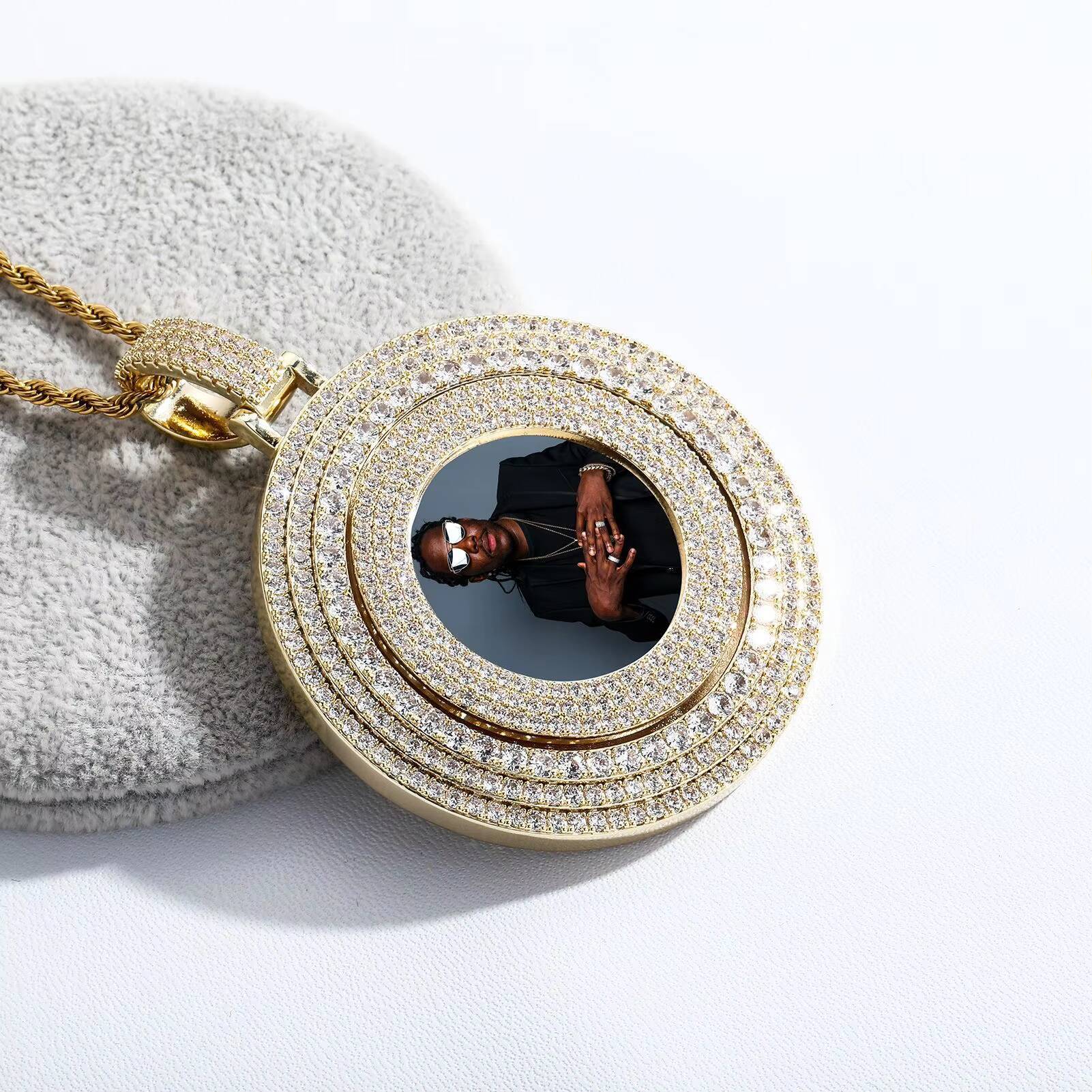 Custom Bling Hip Hop Jewelry 18k Gold Plated Iced Out Memory Medallion Circle Picture Photo Pendant for Men Women