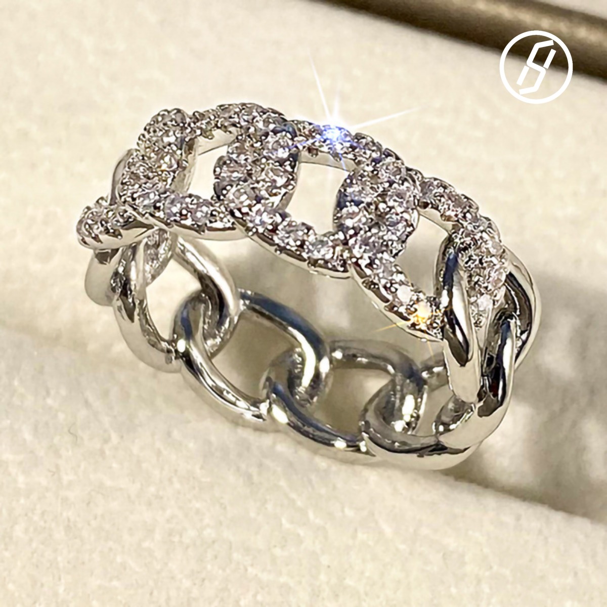 Free Shipping 2025 New Round Buckle Micro-inlay Design Geometric Trendy Style Personalized Cuban Chain Designer Ring for Women