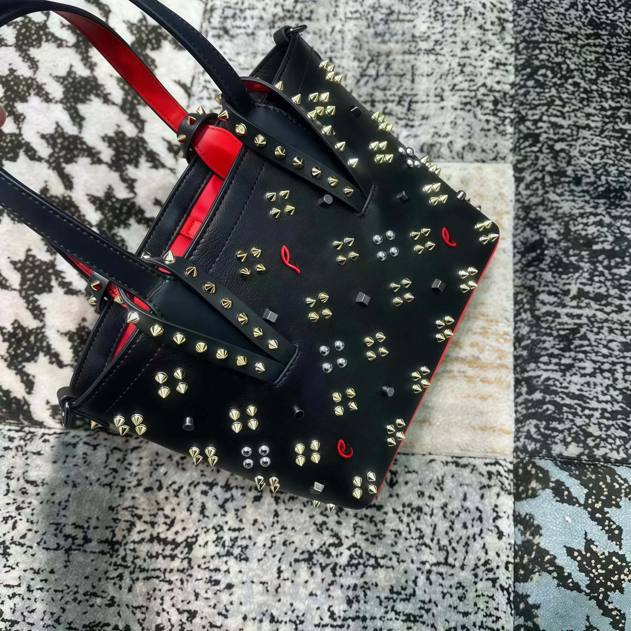 American popular red background bag, large capacity shopping bag, women's shoulder bag, small men's and women's bag, white print, 13 colors to choose from