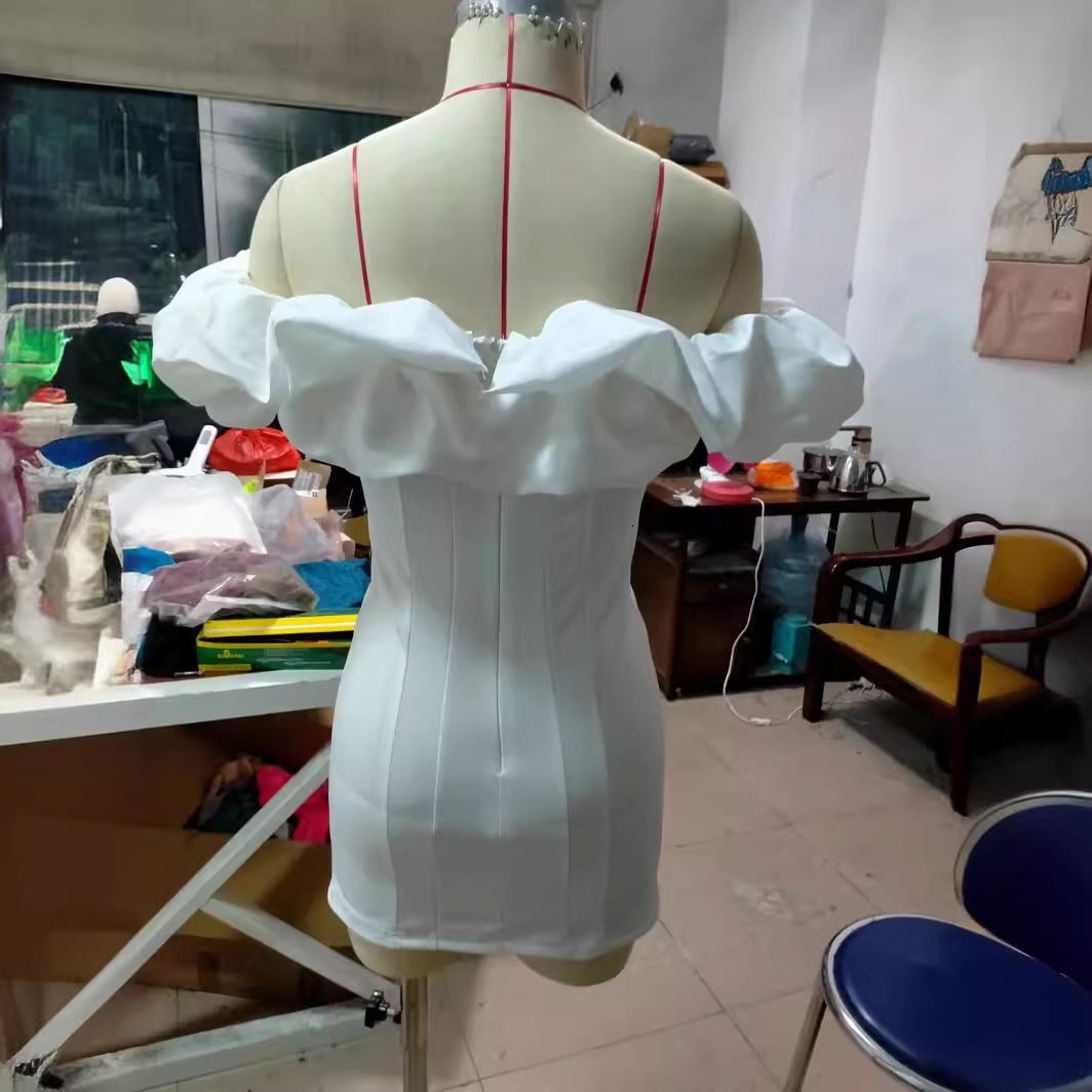 2025 Summer European fashion and American Women's S Fashion Shoulder Bare Chest Fashion Sexy Backless Dress Fluffy Neck Mini Dress New Designer D