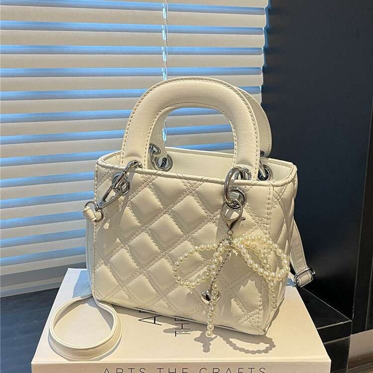 French Niche Light Luxury for Women 2025 Spring New Classic Embroidered Quilted Single Shoulder Crossbody Handbag Princess Diana Bag