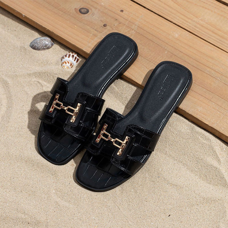 Korean Style 2025 Summer New Fashion Versatile Flat Sandals For Women Outdoor Luxury Designer Sandals Casual Vacation Beach Slippers