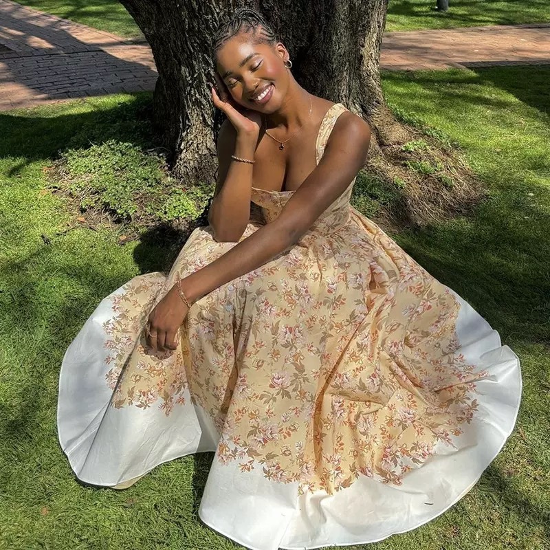 2025 European and American social intellectuals elegant and romantic French retro square collar trend button backless waist cinching dress new designe