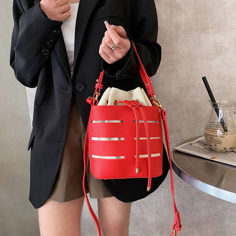 Handheld PU Korean Version 2025 Fashion Hollow Personality Ins Internet Celebrity Stylish Single Shoulder Crossbody Bucket Bag for Women