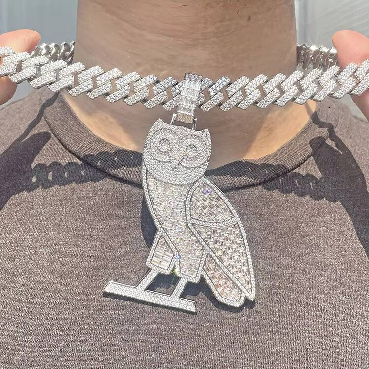 Yu Ying Fine Jewelry New Product Exquisite Owl Pendant baguette Moissanite Vvs d Color Pure Silver Pendant