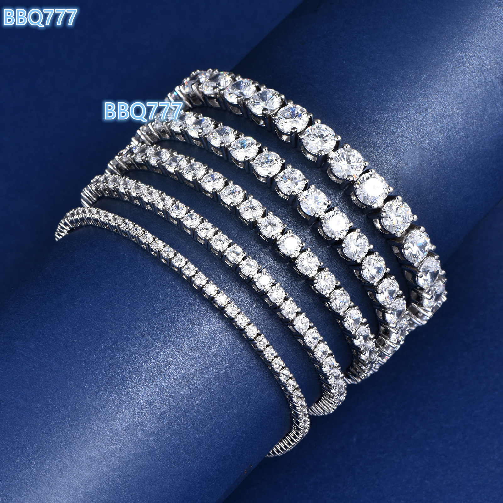 2025 New Fashion Trendy Stainless Steel Gold Plated CZ Diamond Bracelet Wholesale Flower Shaped Bangles for Womens Gift