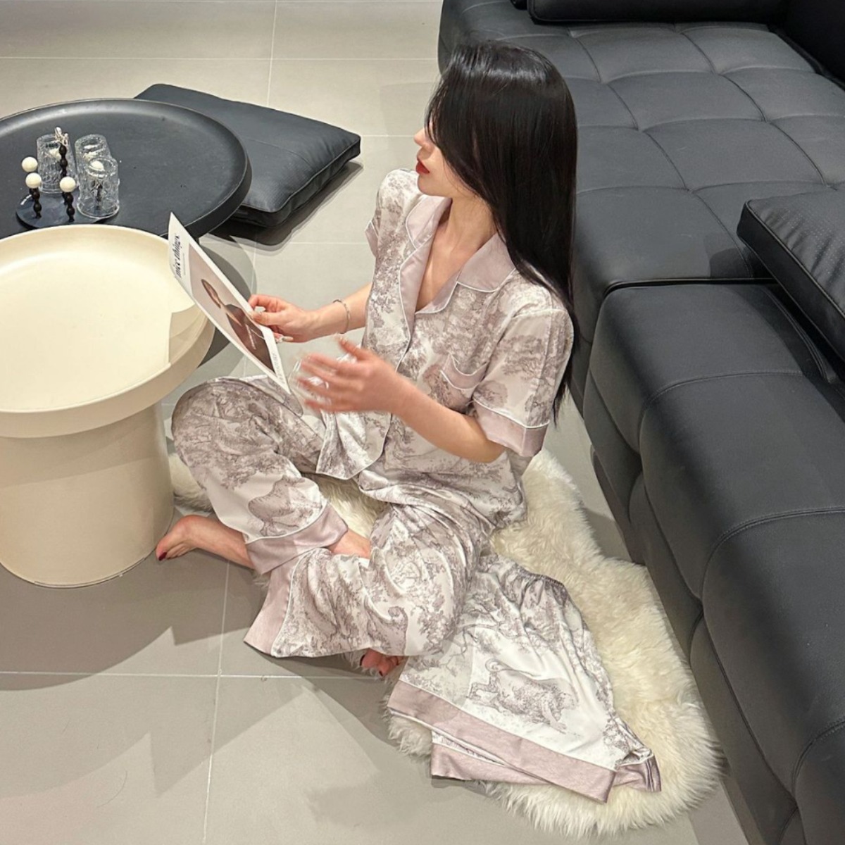 Ice silk pajamas, thin long - sleeved style for spring summer and autumn They have an elegant look are slimming and this home - wear can also be worn 