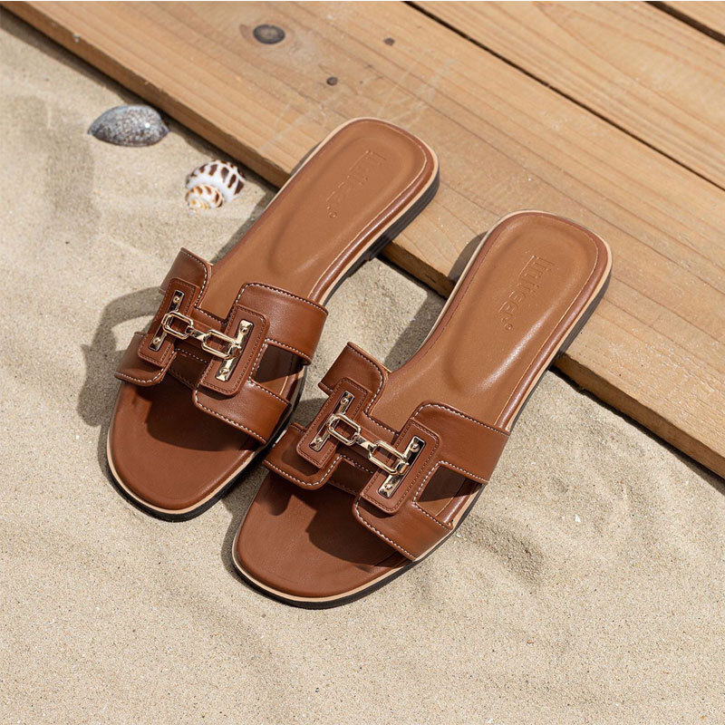 Korean Style 2025 Summer New Fashion Versatile Flat Sandals For Women Outdoor Luxury Designer Sandals Casual Vacation Beach Slippers