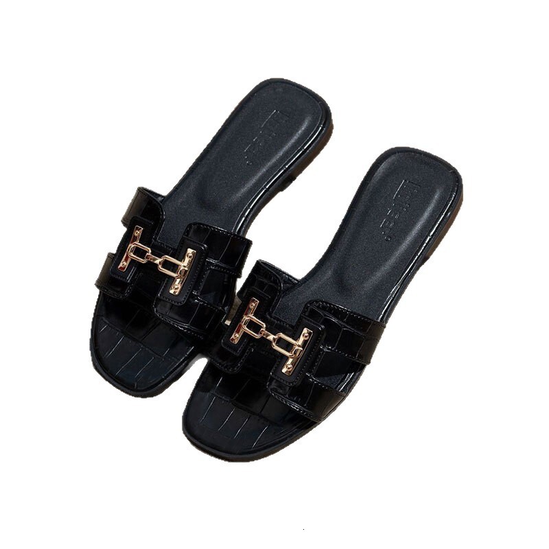 Korean Style 2025 Summer New Fashion Versatile Flat Sandals For Women Outdoor Luxury Designer Sandals Casual Vacation Beach Slippers