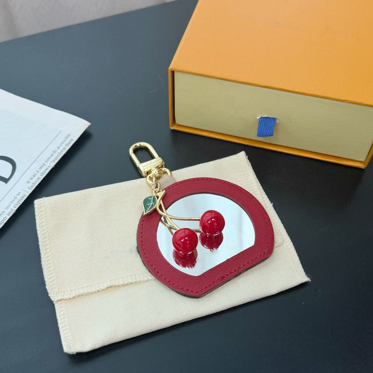 Cerise Mini Spechror Bass Campare Specchio Murakami Charma Charme Designer Chia…