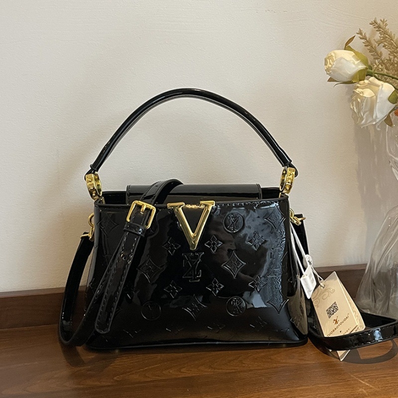 Free shipping, high-end ladies' bag, annual fashionable new patent leather large capacity commuter bucket bag, handbag, light luxury single-shoul