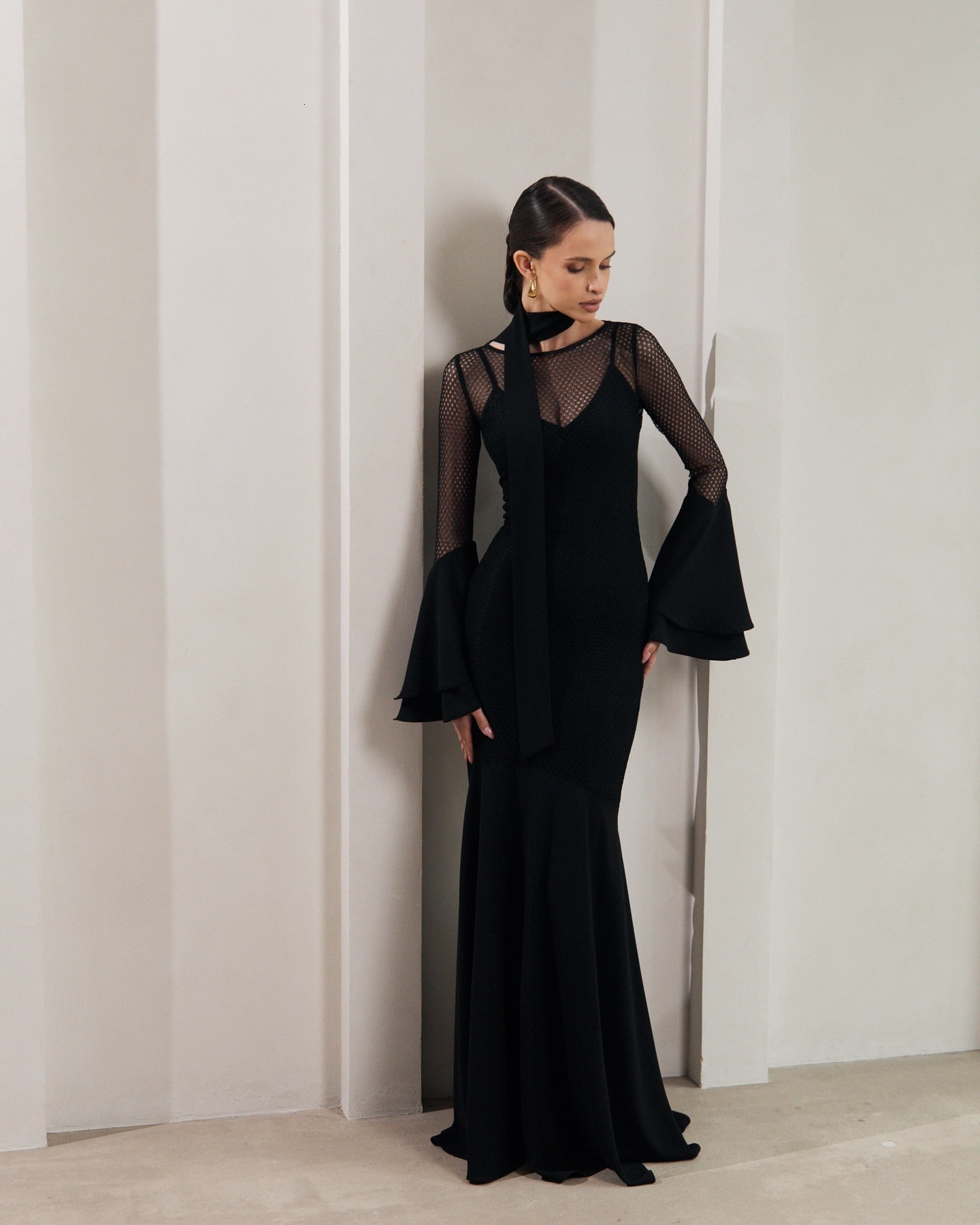 2025 European and American style niche elegant dress autumn high waisted tight fitting women's fashion S hollowed out round neck banquet long new