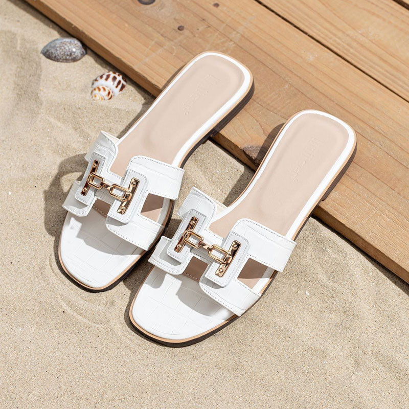 Korean Style 2025 Summer New Fashion Versatile Flat Sandals For Women Outdoor Luxury Designer Sandals Casual Vacation Beach Slippers