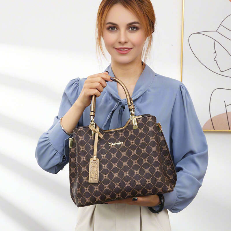Handheld Shoulder for Women, Mom, High-End Luxury, Simple and Large Capacity, 2025 New Tote Bag