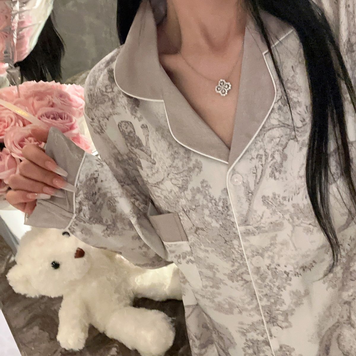 Ice silk pajamas, thin long - sleeved style for spring summer and autumn They have an elegant look are slimming and this home - wear can also be worn 