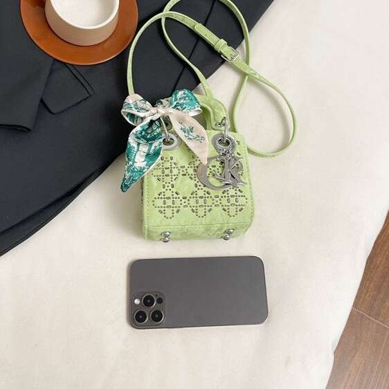 Hot Rhinestone Princess Diana 2025 Summer New Single Shoulder Crossbody Handbag Niche High-end Texture Trade Women's Bag
