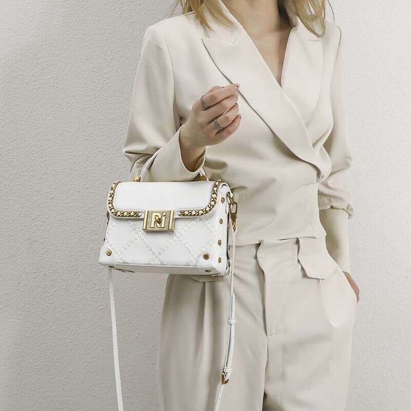 Advanced Niche Design For Women's New Single Shoulder Crossbody Bag, Retro And Versatile Portable Small Square Bag