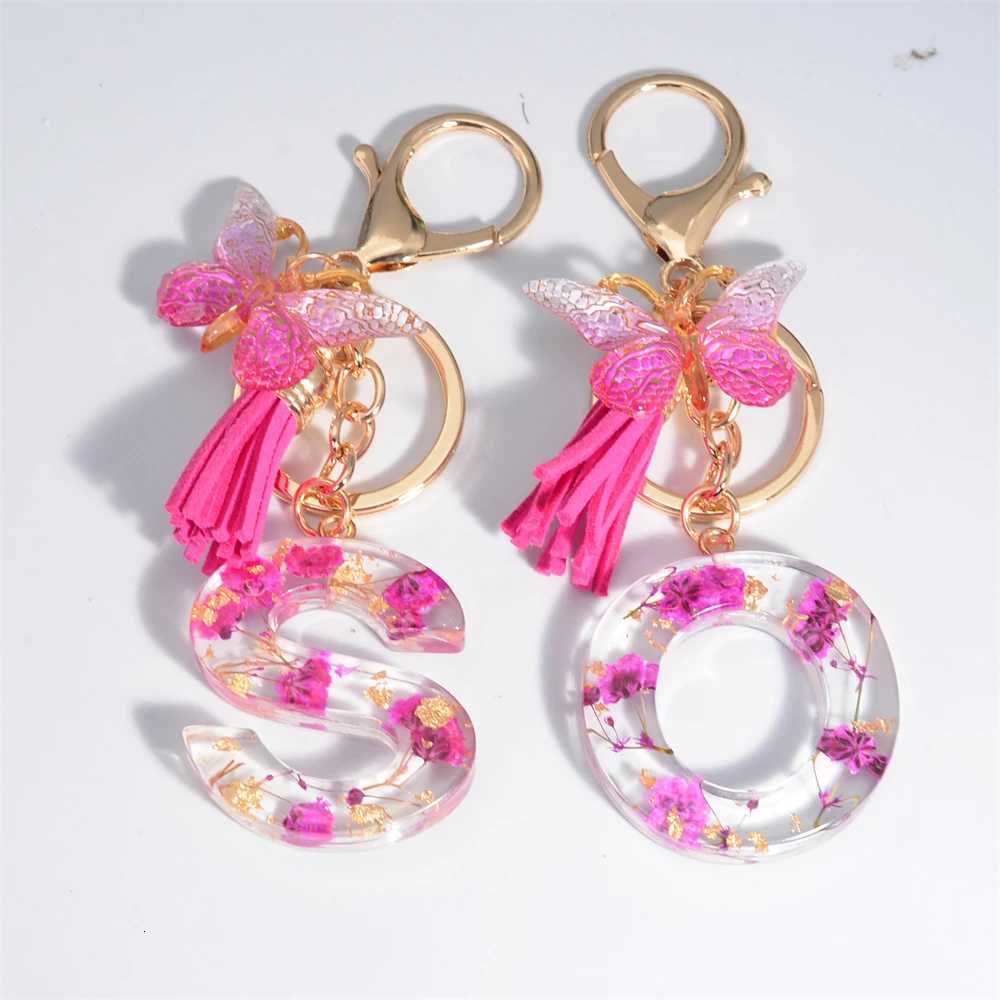 Exquisite Pink Dry Flower Resin 26 Initial Keychain Butterfly Tassel Pendant A to Z Keyring for Women Valentines Day Gift G250802