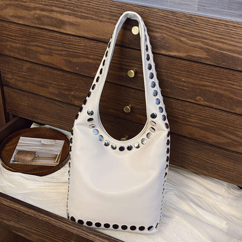 Studded Single Shoulder Underarm Fashion Motorcycle Simple Trendy Large bags Capacity designer Bucket Bag
