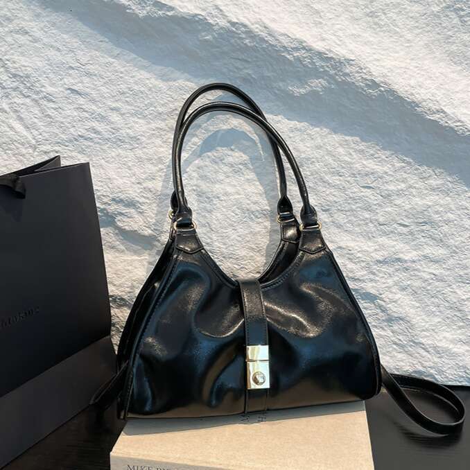 High-End Fashion Simple Handheld Tote Oil Wax Leather Texture Shoulder 2025 bags New Niche Design designer Crossbody Bag