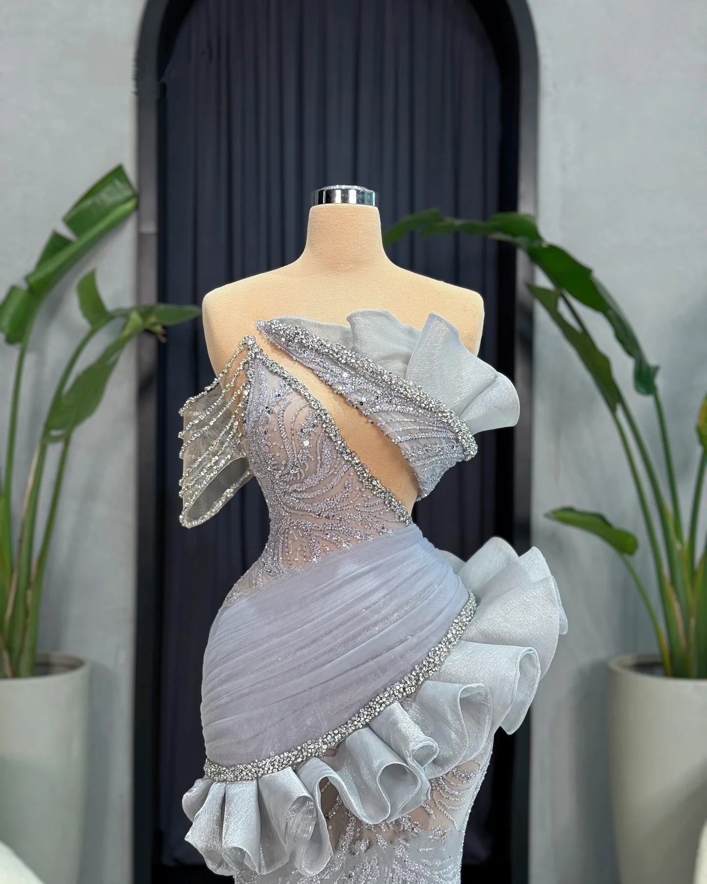 Unique Evening Dresses Sequins Beading Prom Dress Ruffle Rhinestone See Through Illusion Mermaid Party Gowns Vestidos De Noche Plus Size