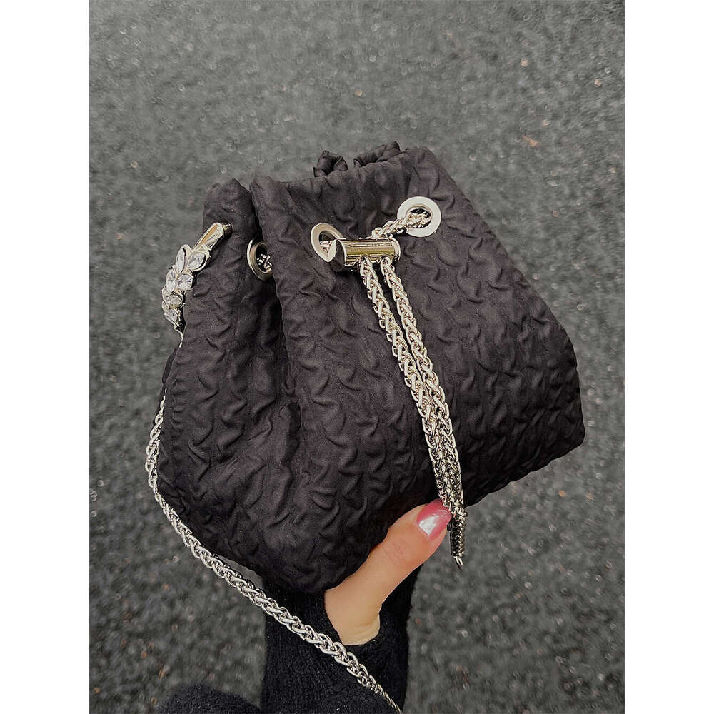 Korean Style Rhinestone Chain Handbag Fashion High-end Drawstring Bucket Sweet Niche Crossbody Bag for Women