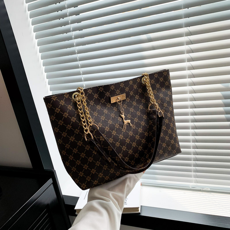 Retro commuting texture chain shoulder bag female spring new style all-match underarm bag tote bag female bag