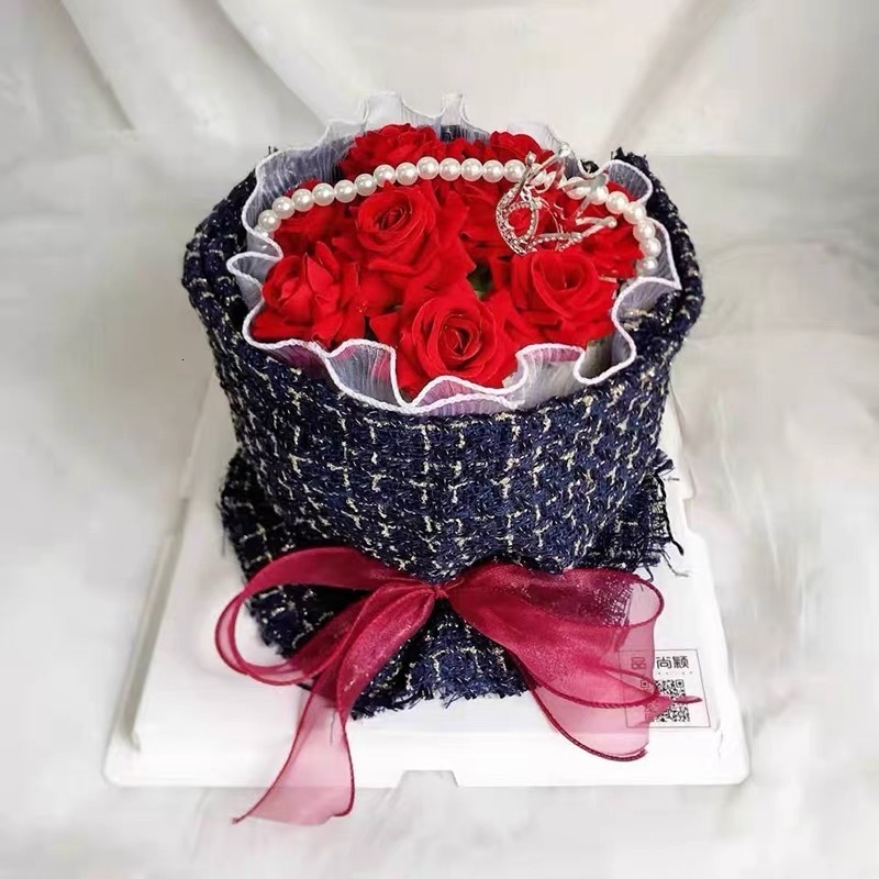 Luxury Cake Decoration Border Small Fragrance Bouquet Goddess Valentines Day Pearl Necklace Plaid Fabric Cake Border 250804