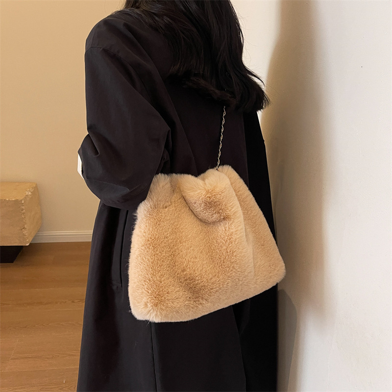 Autumn and Winter Large Capacity Fluffy Bag Womens Bag Trendy Chain Crossbody Bag Fluffy Bucket Bag 250804