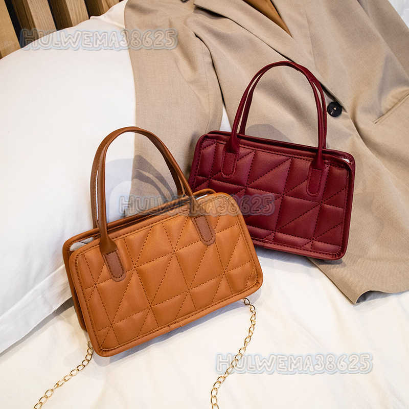 Womens Bag 2025 Fashion New Womens Handbag Pillow Bag Womens Quilted Chain Embroidered Bag H250804