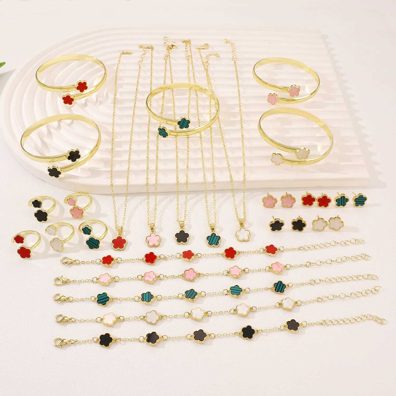 New Fashion 5 Flower Bracelet Set for Wen Simple Lucky Flower Necklace Bracelet Earring Elegance French Party Jewelry S250804