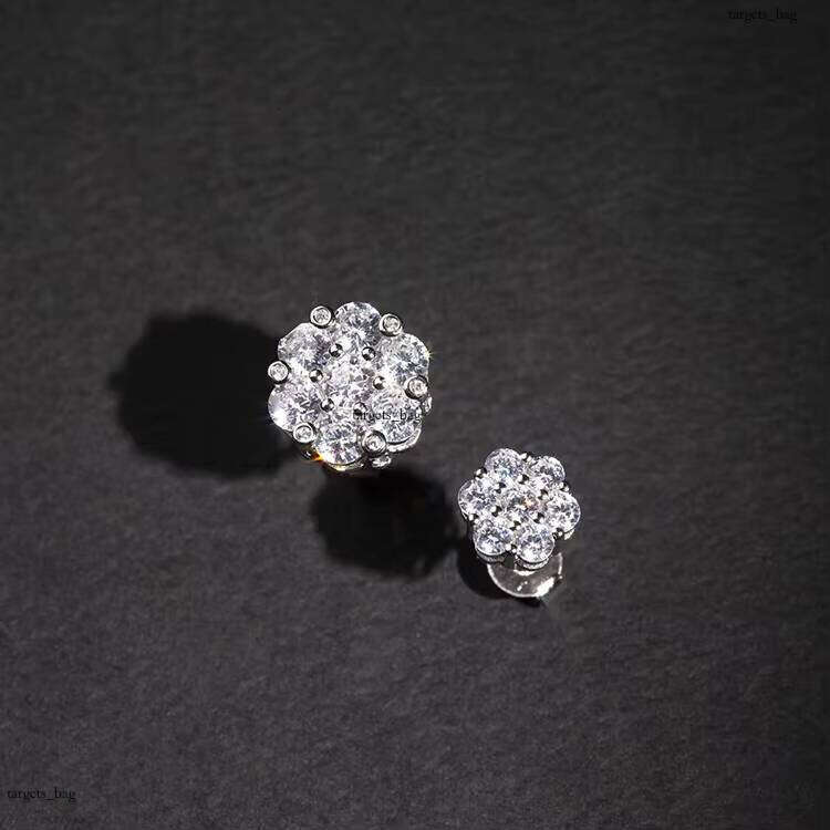 Fashion Flower Jewelry Solid Sier D Color Round Moissanite Stud Earrings for Women