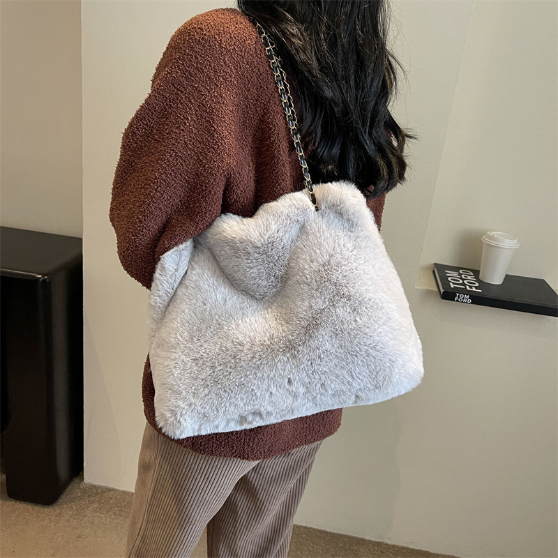 Autumn and Winter Large Capacity Fluffy Bag Womens Bag Trendy Chain Crossbody Bag Fluffy Bucket Bag 250804