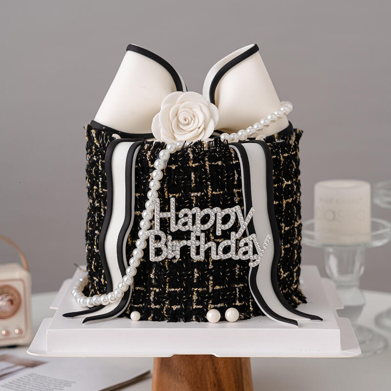 Luxury Cake Decoration Border Small Fragrance Bouquet Goddess Valentines Day Pearl Necklace Plaid Fabric Cake Border 250804