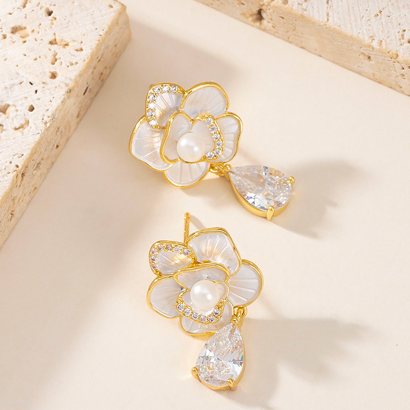 Elegant Temperament Style Oil Drop Pearl Floral Earrings Light Niche Personality High-end Sier Needle Ear Jewelry