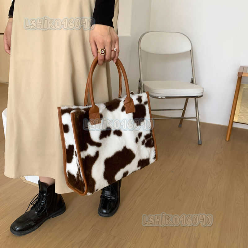 Plush Bag Womens Large Capacity 2025 New Fashion Autumn and Winter Versatile Fashion Plush Shoulder Bag College Student Tote Bag H250804