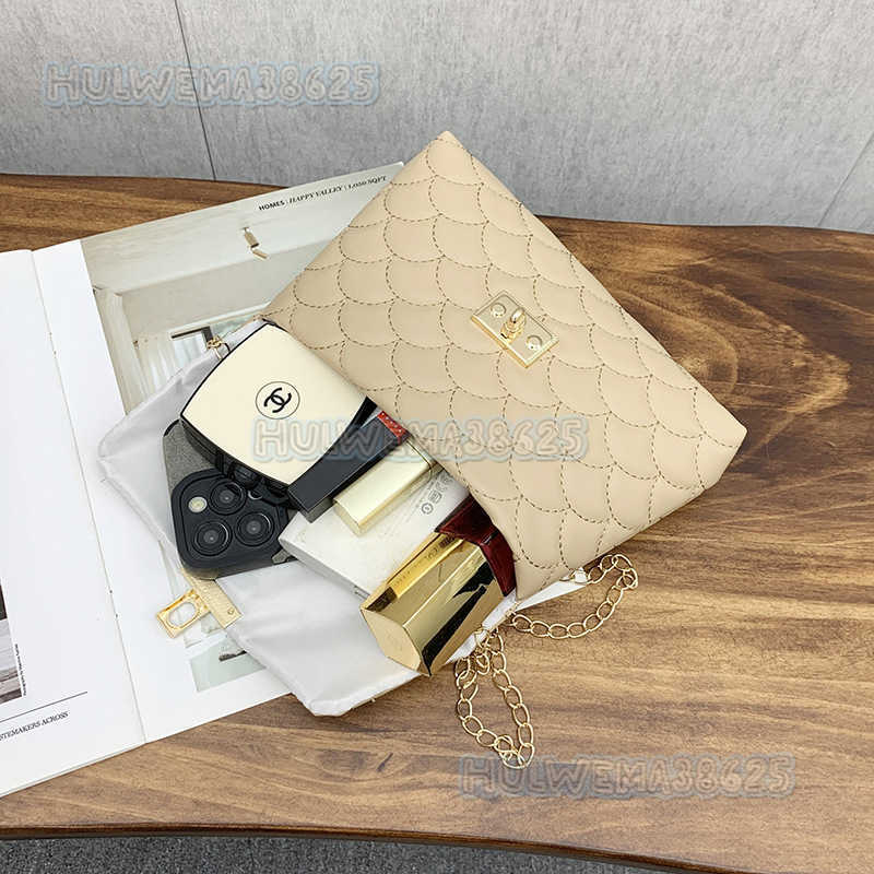 2025 New Simple and Elegant Chain Small Square Bag Shell Embroidered Shoulder Phone Bag H250804
