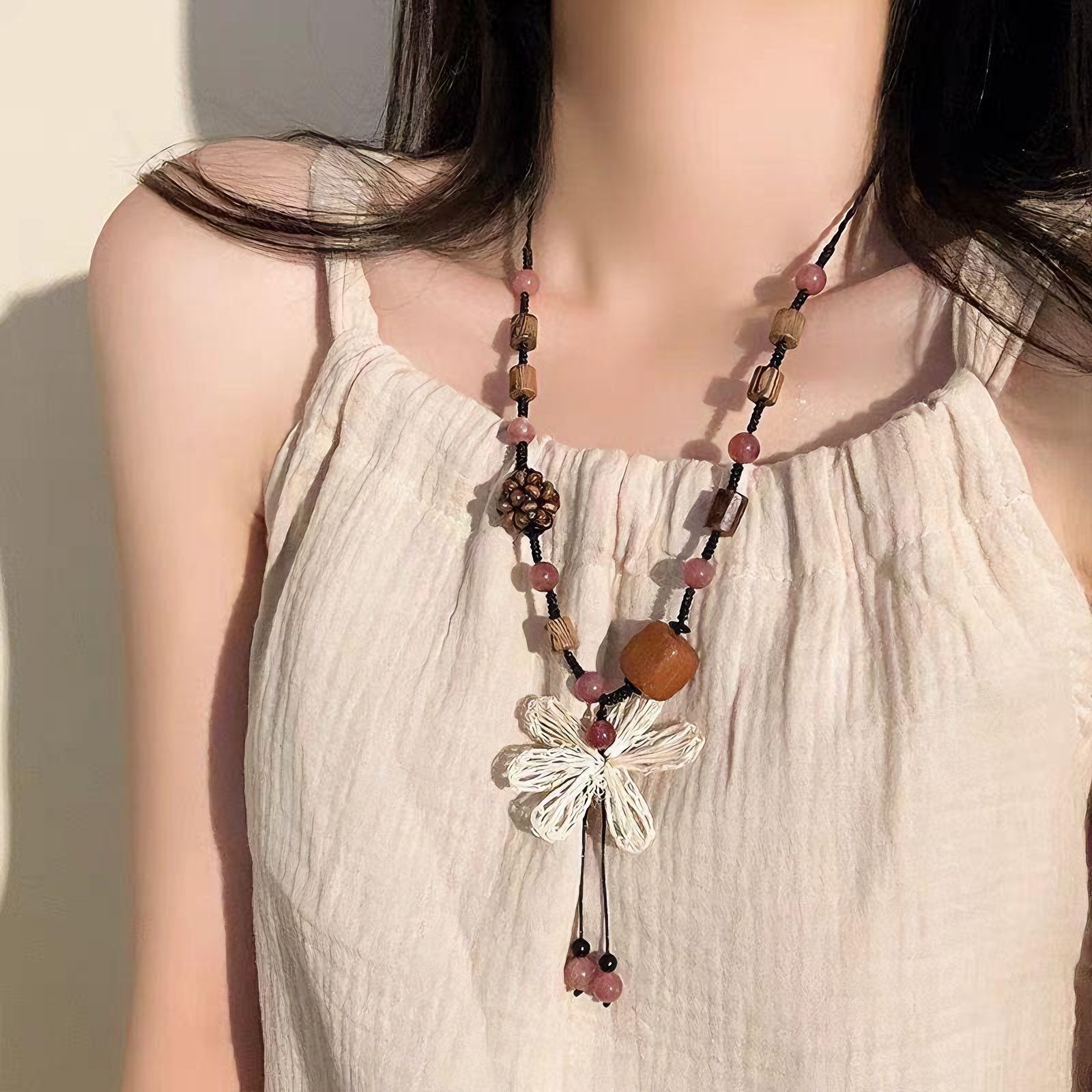 Chinese Neo Chinese Style Braided Flower Necklace for Women Design Forward Vintage Collarbone Chain Versatile for Sweaters Casual Outfits