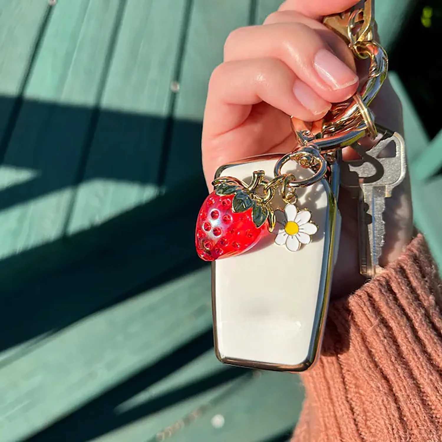 ute Strawberry Keychain Bag Charms Kawaii Heart Flower Key chains Accessories Decor for Girls Purse Gifts G250802