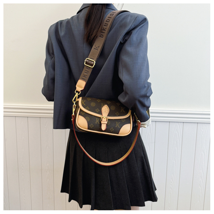 2025 Women's bag new temperament, splicing print niche explosive versatile wallet punch-free shoulder strap fashionable shoulder bag