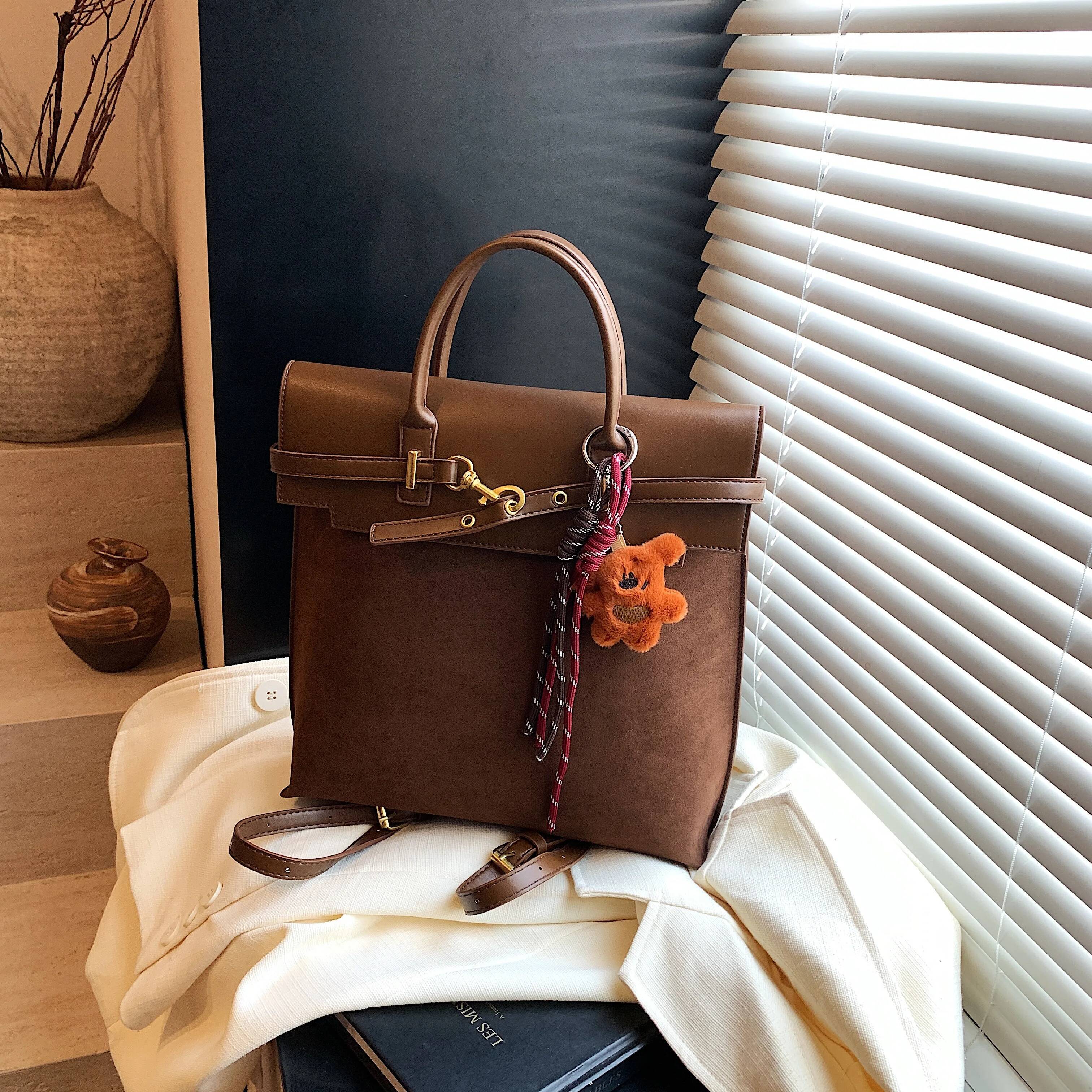 Shoulder bag Designer Tote Large Capacity Retro Handbag for women men Commut and travel outside Backpack Small Square multiple carrying methods