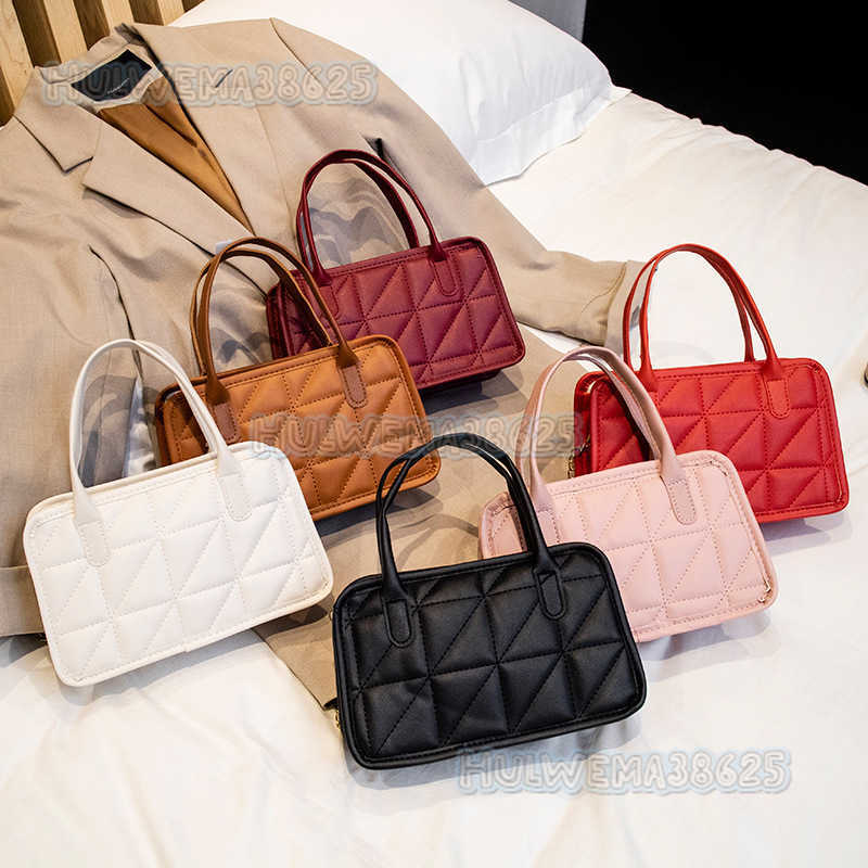 Womens Bag 2025 Fashion New Womens Handbag Pillow Bag Womens Quilted Chain Embroidered Bag H250804