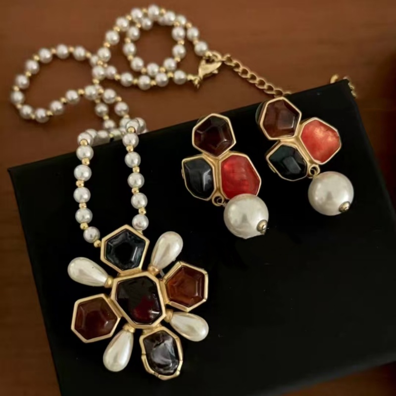 Fashion Women Luxury Necklace Jewelry Yellow Gold Plated Designer Golden Letter Pendant Necklaces Earrings For Friends Nice Gift